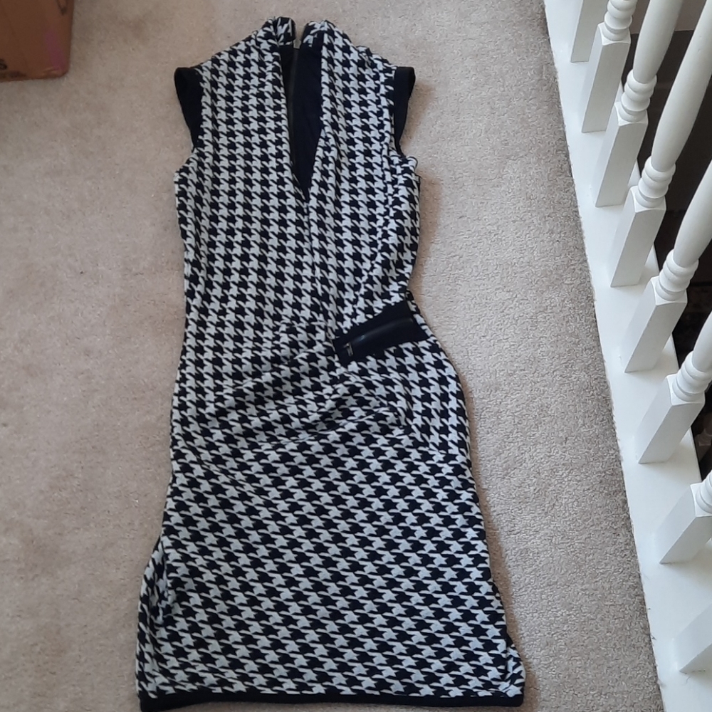 Houndstooth dress‎